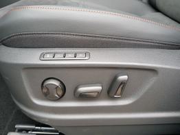 Seat / Ateca / Grau /  /  / Ateca FR 2,0TDI DSG 110KW DCC, Navi, Pano, AHK, SHZ, 360°
