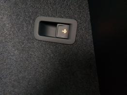 Seat / Ateca / Schwarz /  /  / Ateca FR 2,0TDI DSG 110KW DCC, Navi, Pano, AHK, SHZ, 360°