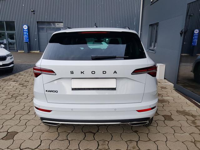 Skoda / Karoq / Weiß / / / Karoq Sportline 1,5TSI DSG 110KW Columbus, AHK, SHZ, Totwinkelassist, Virtual Pedal