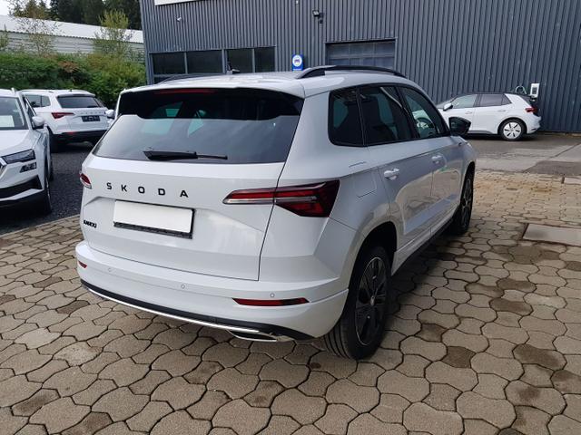 Skoda / Karoq / Weiß / / / Karoq Sportline 1,5TSI DSG 110KW Columbus, AHK, SHZ, Totwinkelassist, Virtual Pedal