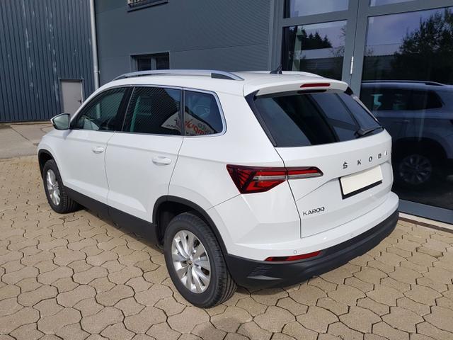 Skoda / Karoq / Weiß / / / Karoq Selection 2,0TDI 85KW PDC, Kamera