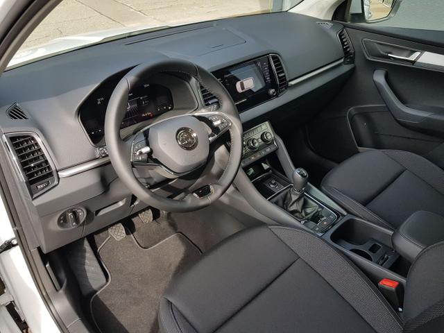 Skoda / Karoq / Weiß / / / Karoq Selection 2,0TDI 85KW PDC, Kamera