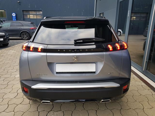 Peugeot / 2008 / Silber / / / 2008 GT 1,2 Automatik 96KW/130PS Navi, SHZ, Totwinkel