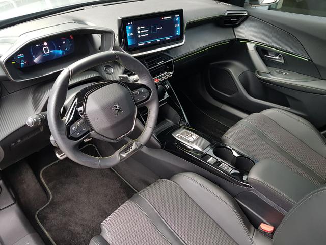 Peugeot / 2008 / Silber / / / 2008 GT 1,2 Automatik 96KW/130PS Navi, SHZ, Totwinkel