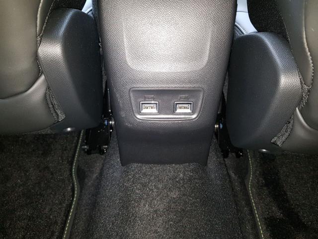 Peugeot / 2008 / Silber / / / 2008 GT 1,2 Automatik 96KW/130PS Navi, SHZ, Totwinkel