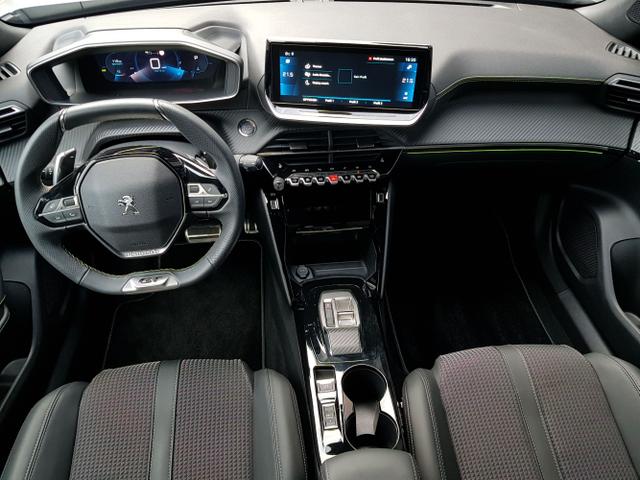 Peugeot / 2008 / Silber / / / 2008 GT 1,2 Automatik 96KW/130PS Navi, SHZ, Totwinkel