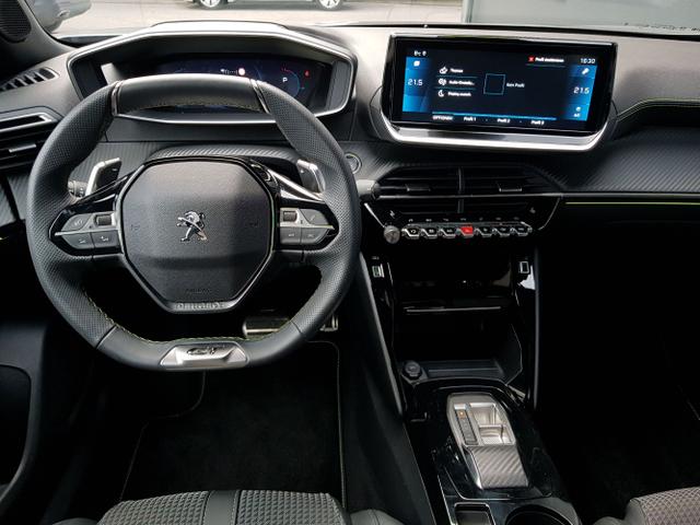 Peugeot / 2008 / Silber / / / 2008 GT 1,2 Automatik 96KW/130PS Navi, SHZ, Totwinkel