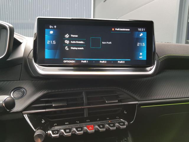 Peugeot / 2008 / Silber / / / 2008 GT 1,2 Automatik 96KW/130PS Navi, SHZ, Totwinkel