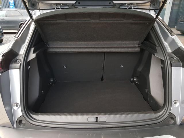 Peugeot / 2008 / Silber / / / 2008 GT 1,2 Automatik 96KW/130PS Navi, SHZ, Totwinkel