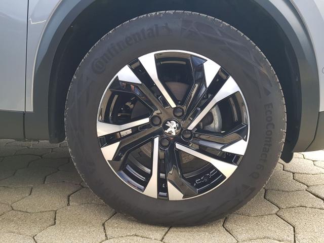 Peugeot / 2008 / Silber / / / 2008 GT 1,2 Automatik 96KW/130PS Navi, SHZ, Totwinkel