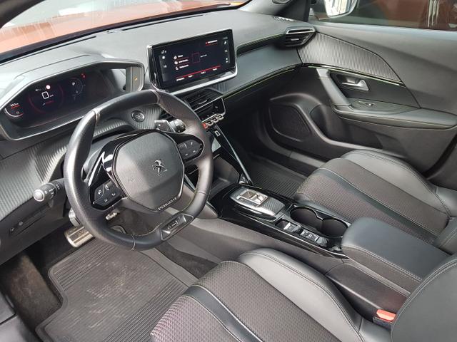 Peugeot / 2008 / Orange / / / 2008 GT 1,2 Automatik 96KW/130PS Navi, SHZ, Kamera, ACC