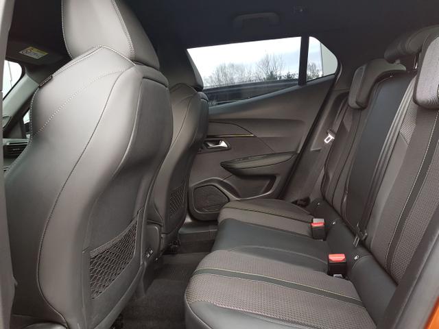 Peugeot / 2008 / Orange / / / 2008 GT 1,2 Automatik 96KW/130PS Navi, SHZ, Kamera, ACC