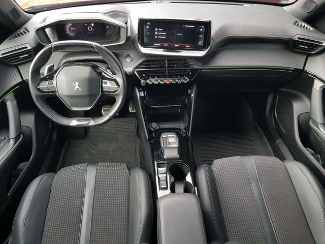 Peugeot / 2008 / Orange / / / 2008 GT 1,2 Automatik 96KW/130PS Navi, SHZ, Kamera, ACC