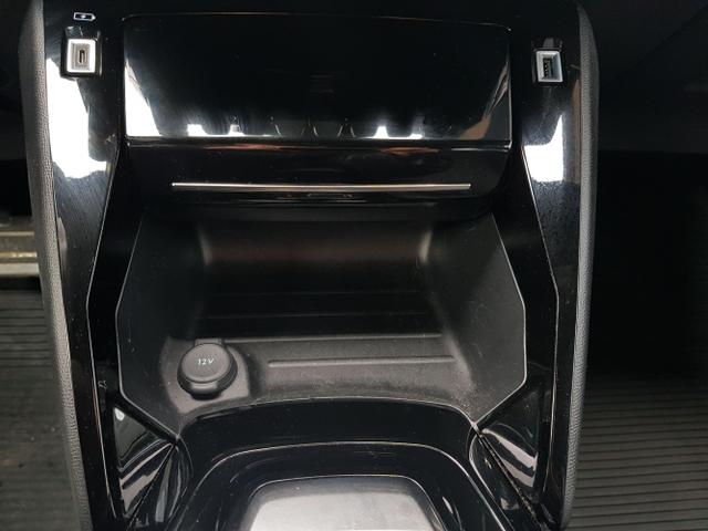 Peugeot / 2008 / Orange / / / 2008 GT 1,2 Automatik 96KW/130PS Navi, SHZ, Kamera, ACC