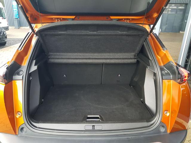 Peugeot / 2008 / Orange / / / 2008 GT 1,2 Automatik 96KW/130PS Navi, SHZ, Kamera, ACC