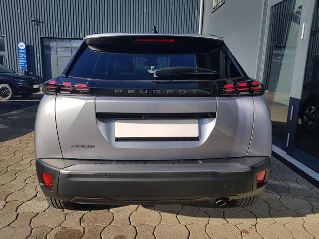 Peugeot / 2008 / Silber / / / 2008 Allure 1,2 PureTech 74KW/101PS Navi, SHZ, Kamera