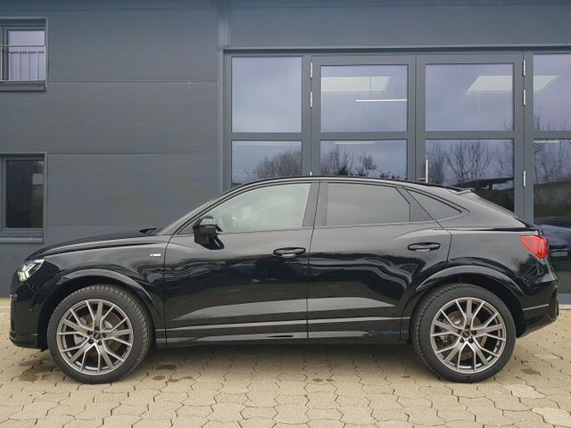 Audi / Q3 Sportback / / / / 