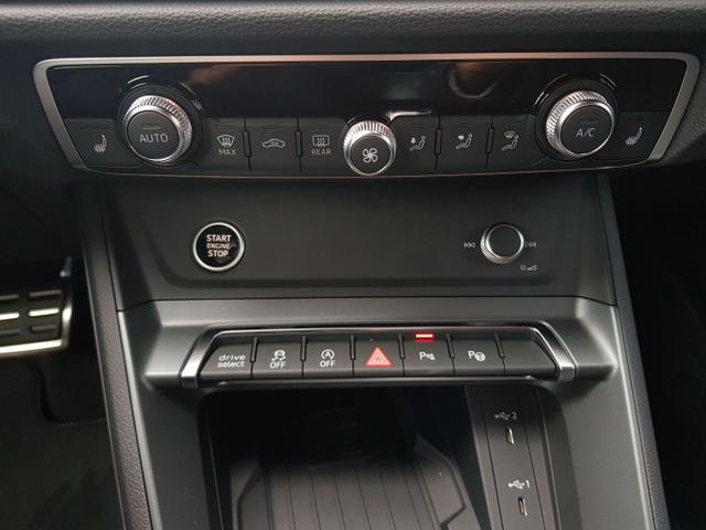 Audi / Q3 Sportback / Grau / / / Q3 Sportback S-Line 40TFSI quattro S-Tronic 140KW/190PS Pano, Navi, AHK, Totwinkel, 20