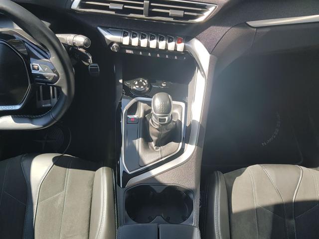 Peugeot / 3008 / / / / 