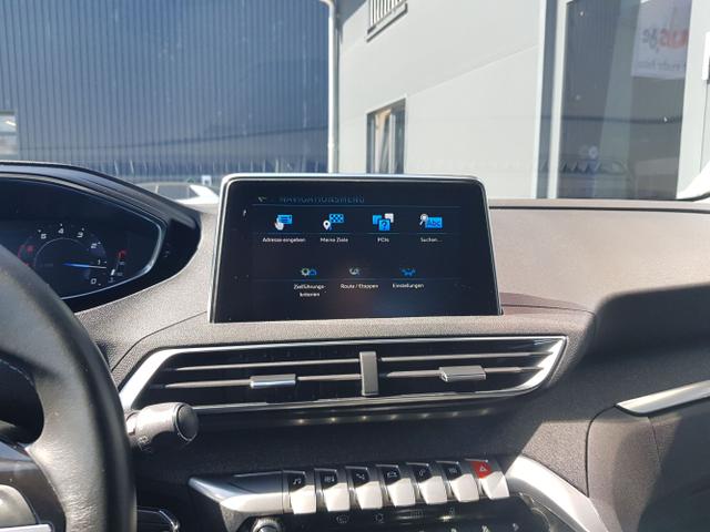 Peugeot / 3008 / / / / 