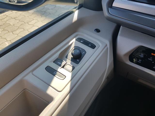 Volkswagen / T7 Multivan / / / / 