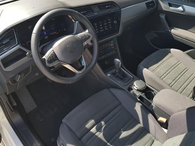 Volkswagen / Touran / Weiß / / / Touran Comfort Plus R-Line 1,5TSI DSG 110KW 7 Sitze, AHK, IQ-LED, Easy Open