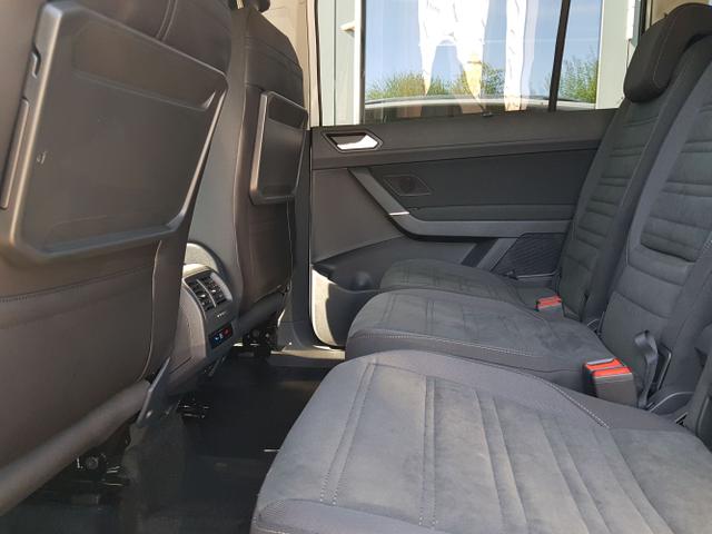 Volkswagen / Touran / Weiß / / / Touran Comfort Plus R-Line 1,5TSI DSG 110KW 7 Sitze, AHK, IQ-LED, Easy Open