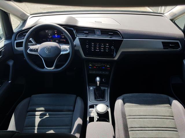 Volkswagen / Touran / Weiß / / / Touran Comfort Plus R-Line 1,5TSI DSG 110KW 7 Sitze, AHK, IQ-LED, Easy Open