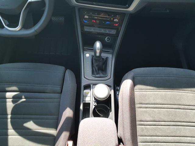 Volkswagen / Touran / Weiß / / / Touran Comfort Plus R-Line 1,5TSI DSG 110KW 7 Sitze, AHK, IQ-LED, Easy Open