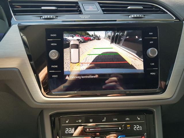 Volkswagen / Touran / Weiß / / / Touran Comfort Plus R-Line 1,5TSI DSG 110KW 7 Sitze, AHK, IQ-LED, Easy Open