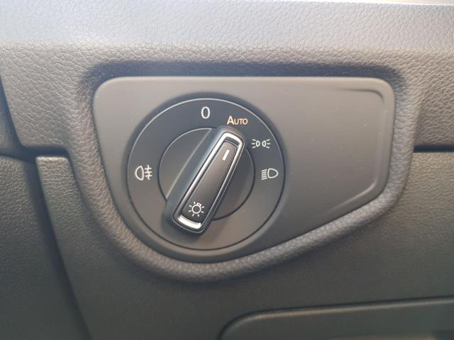 Volkswagen / Touran / Weiß / / / Touran Comfort Plus R-Line 1,5TSI DSG 110KW 7 Sitze, AHK, IQ-LED, Easy Open