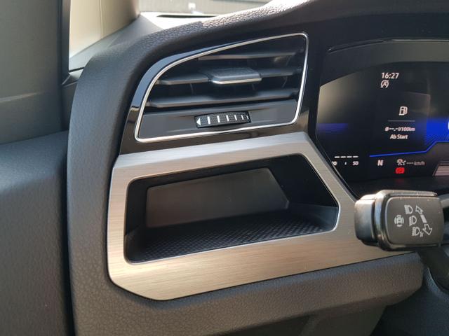 Volkswagen / Touran / Weiß / / / Touran Comfort Plus R-Line 1,5TSI DSG 110KW 7 Sitze, AHK, IQ-LED, Easy Open