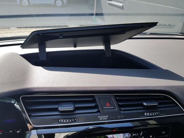 Volkswagen / Touran / Weiß / / / Touran Comfort Plus R-Line 1,5TSI DSG 110KW 7 Sitze, AHK, IQ-LED, Easy Open