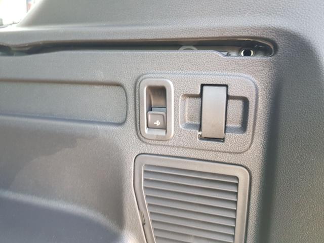 Volkswagen / Touran / Weiß / / / Touran Comfort Plus R-Line 1,5TSI DSG 110KW 7 Sitze, AHK, IQ-LED, Easy Open