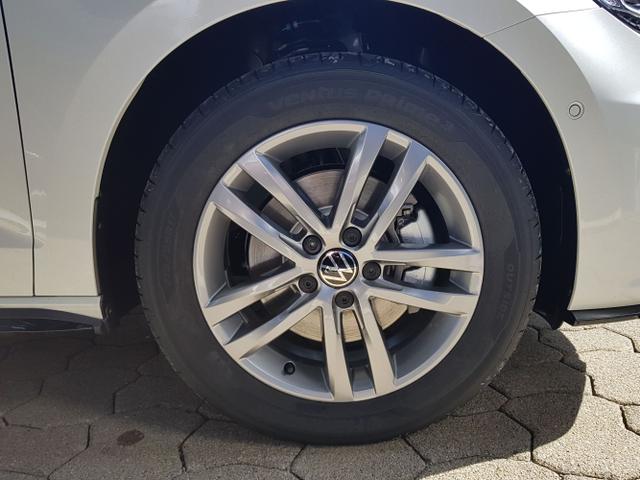 Volkswagen / Touran / Weiß / / / Touran Comfort Plus R-Line 1,5TSI DSG 110KW 7 Sitze, AHK, IQ-LED, Easy Open