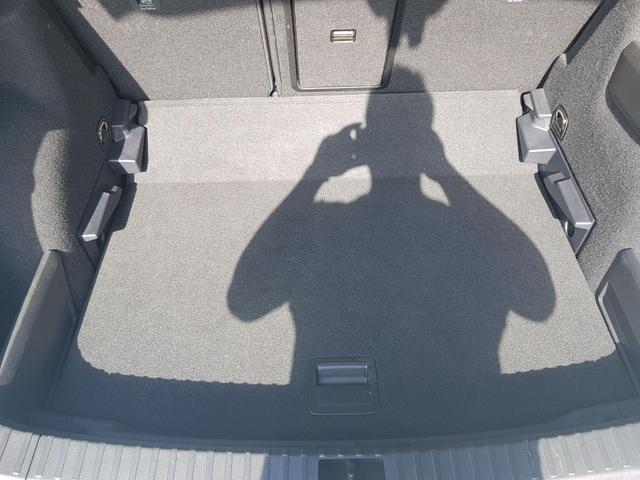 Skoda Karoq Selection 1,5TSI DSG 110KW/150PS Navi Columbus, SHZ, ACC, Virtual Pedal, Matrix LED 