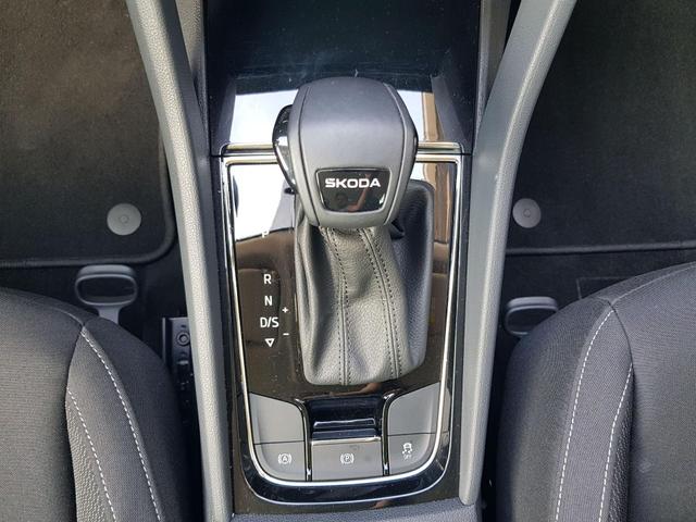 Skoda Karoq Selection 1,5TSI DSG 110KW/150PS Navi Columbus, SHZ, ACC, Virtual Pedal, Matrix LED 