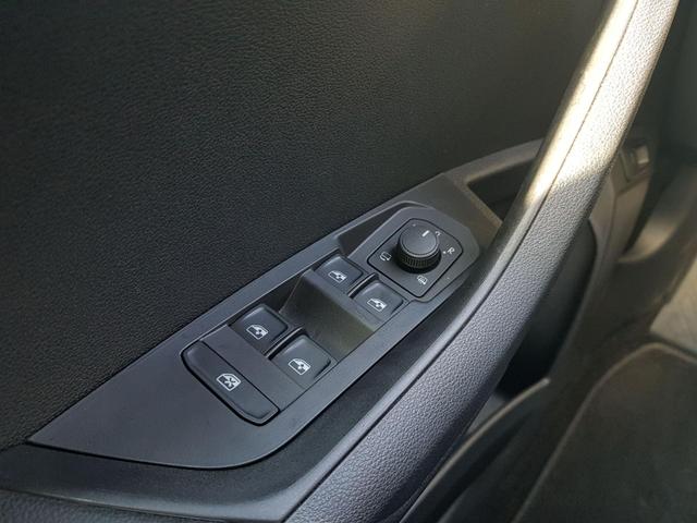 Skoda Karoq Selection 1,5TSI DSG 110KW/150PS Navi Columbus, SHZ, ACC, Virtual Pedal, Matrix LED 