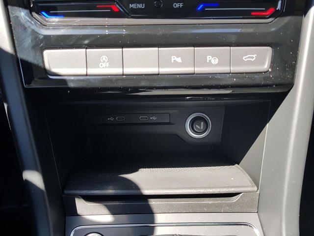 Volkswagen Touran Comfort Plus R-Line 1,5TSI DSG 110KW 7 Sitze, AHK, IQ-LED, Easy Open 