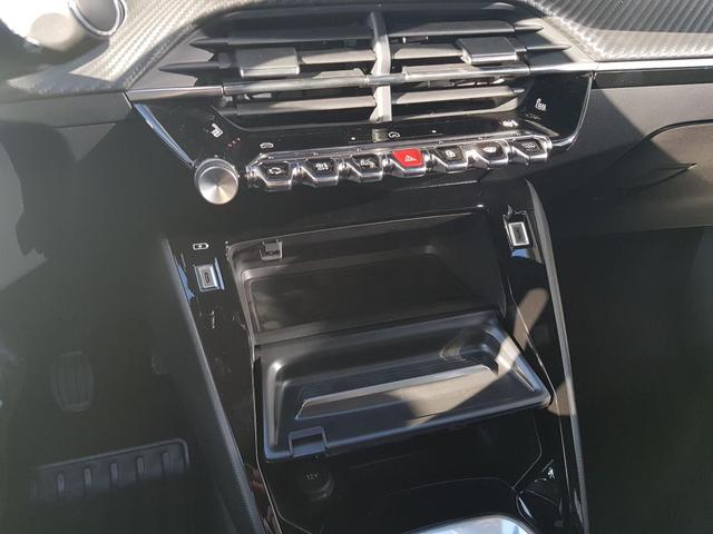 Peugeot 2008 Allure 1,2 PureTech 74KW/101PS Navi, SHZ, Kamera 