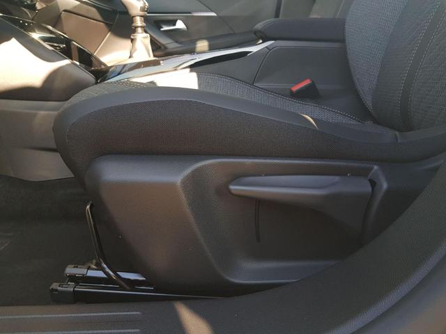 Peugeot 2008 Allure 1,2 PureTech 74KW/101PS Navi, SHZ, Kamera 