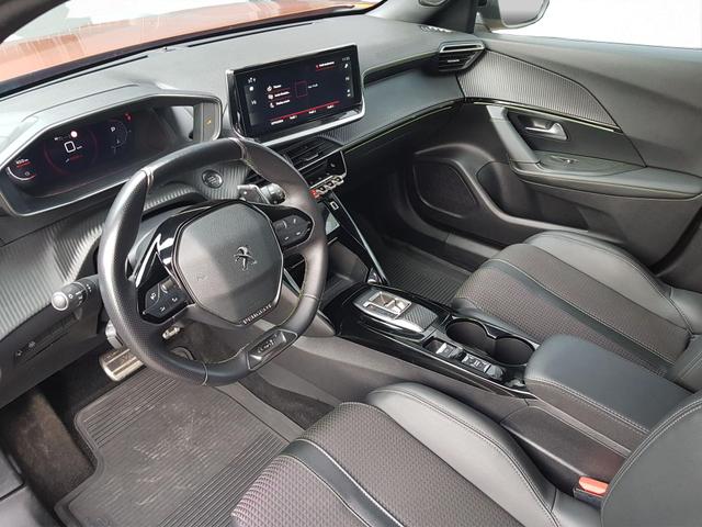 Peugeot 2008 GT 1,2 Automatik 96KW/130PS Navi, SHZ, Kamera, ACC 