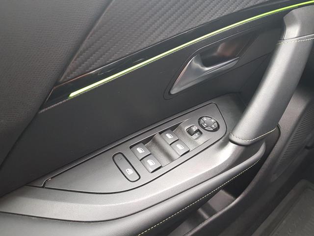 Peugeot 2008 GT 1,2 Automatik 96KW/130PS Navi, SHZ, Kamera, ACC 