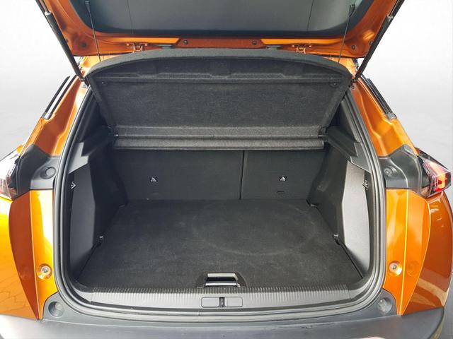 Peugeot 2008 GT 1,2 Automatik 96KW/130PS Navi, SHZ, Kamera, ACC 