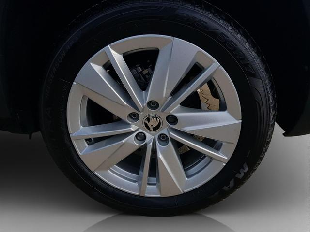 Skoda Karoq Selection 1,5TSI DSG 110KW/150PS Navi Columbus, SHZ, ACC, Virtual Pedal, Matrix LED 