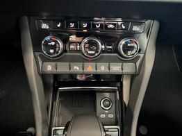 Skoda Karoq Selection Plus 1,5TSI DSG 110KW/150PS Panormadach, Lounge Sitze, AHK, Navi 