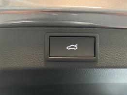 Skoda Karoq Selection Plus 1,5TSI DSG 110KW/150PS Panormadach, Lounge Sitze, AHK, Navi 