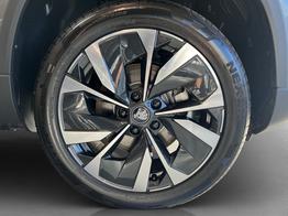 Skoda Karoq Selection Plus 1,5TSI DSG 110KW/150PS Panormadach, Lounge Sitze, AHK, Navi 