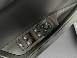 Skoda Karoq Selection Plus 1,5TSI DSG 110KW/150PS Panormadach, Lounge Sitze, AHK, Navi 