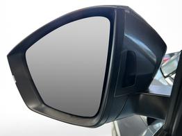 Skoda Karoq Selection Plus 1,5TSI DSG 110KW/150PS Panormadach, Lounge Sitze, AHK, Navi 